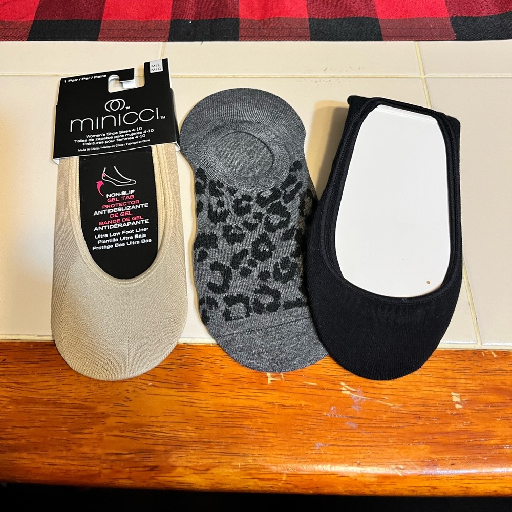 3 pairs of brand new no show socks women’s size medium/large
